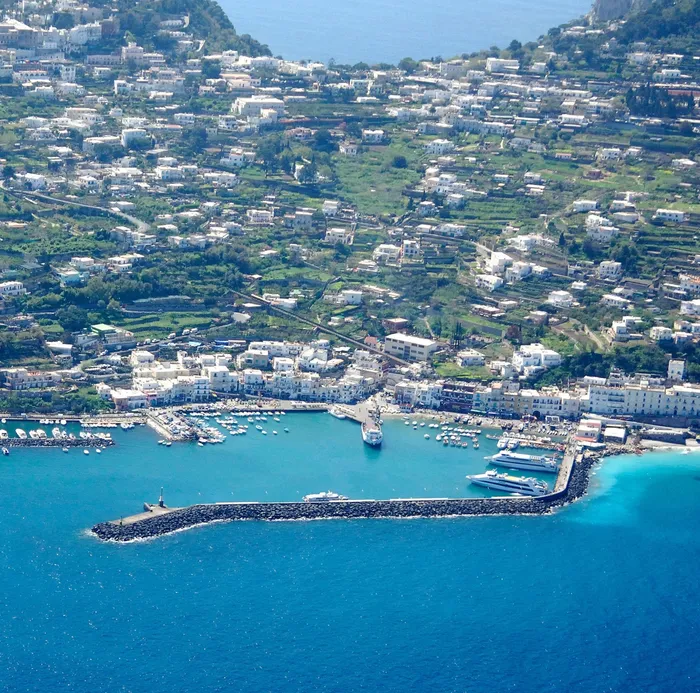A few steps form Arienzo Beach and Positano
